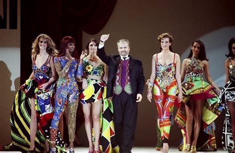 lo stile di gianni versace|versace vs gianni fashion house.